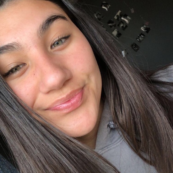 Meet your Posher, Julia - Picture 1 of 1